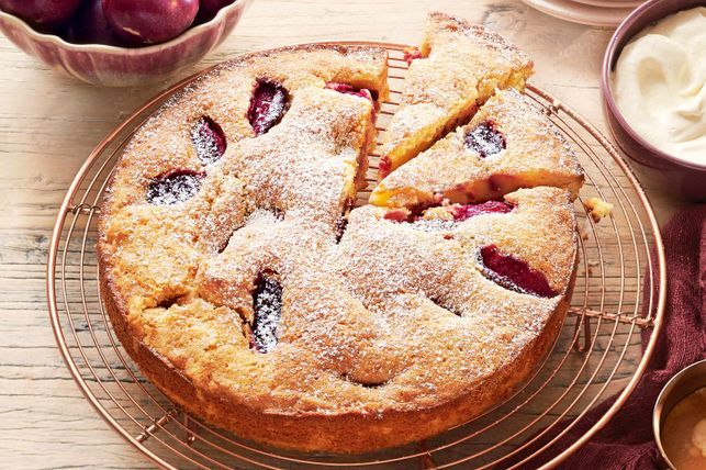 picture of almond and cherry cookies